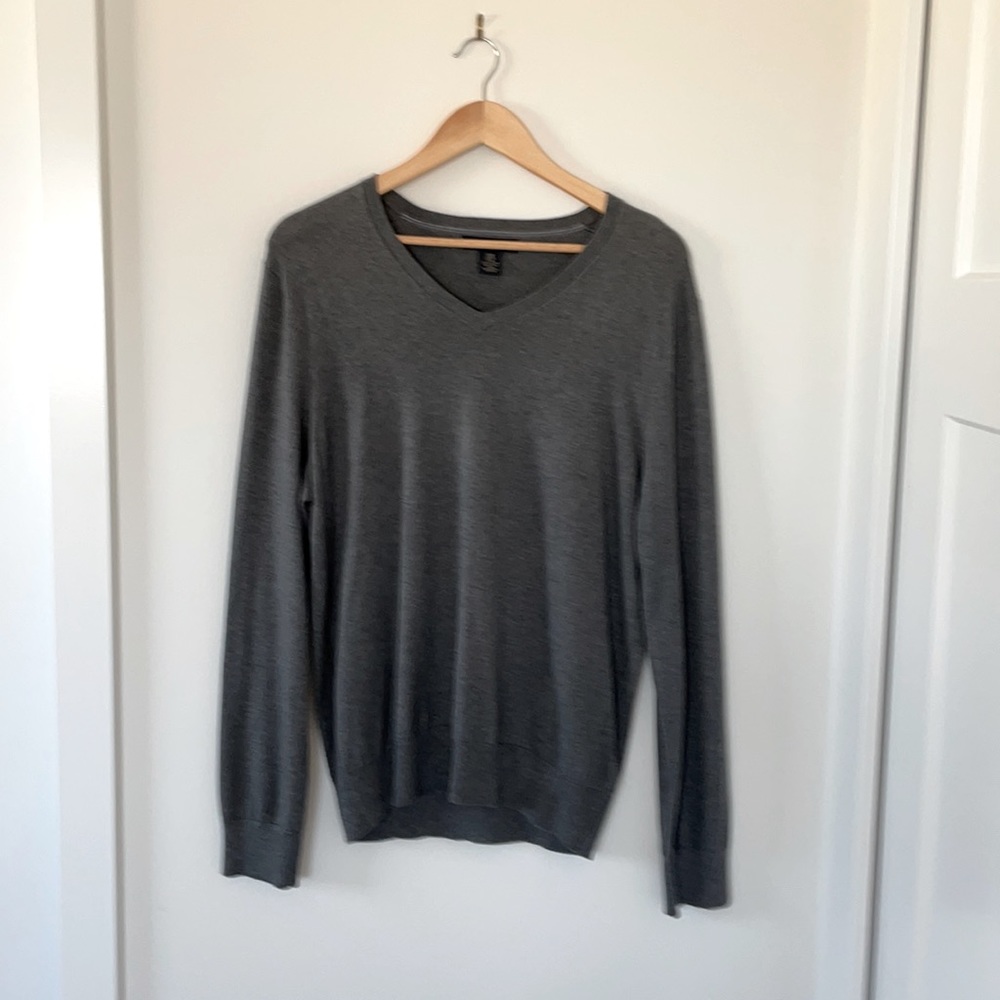 Men’s Banana Republic V-Neck Sweater- Size Medium